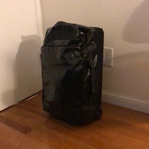 Patagonia black hole Roller bag